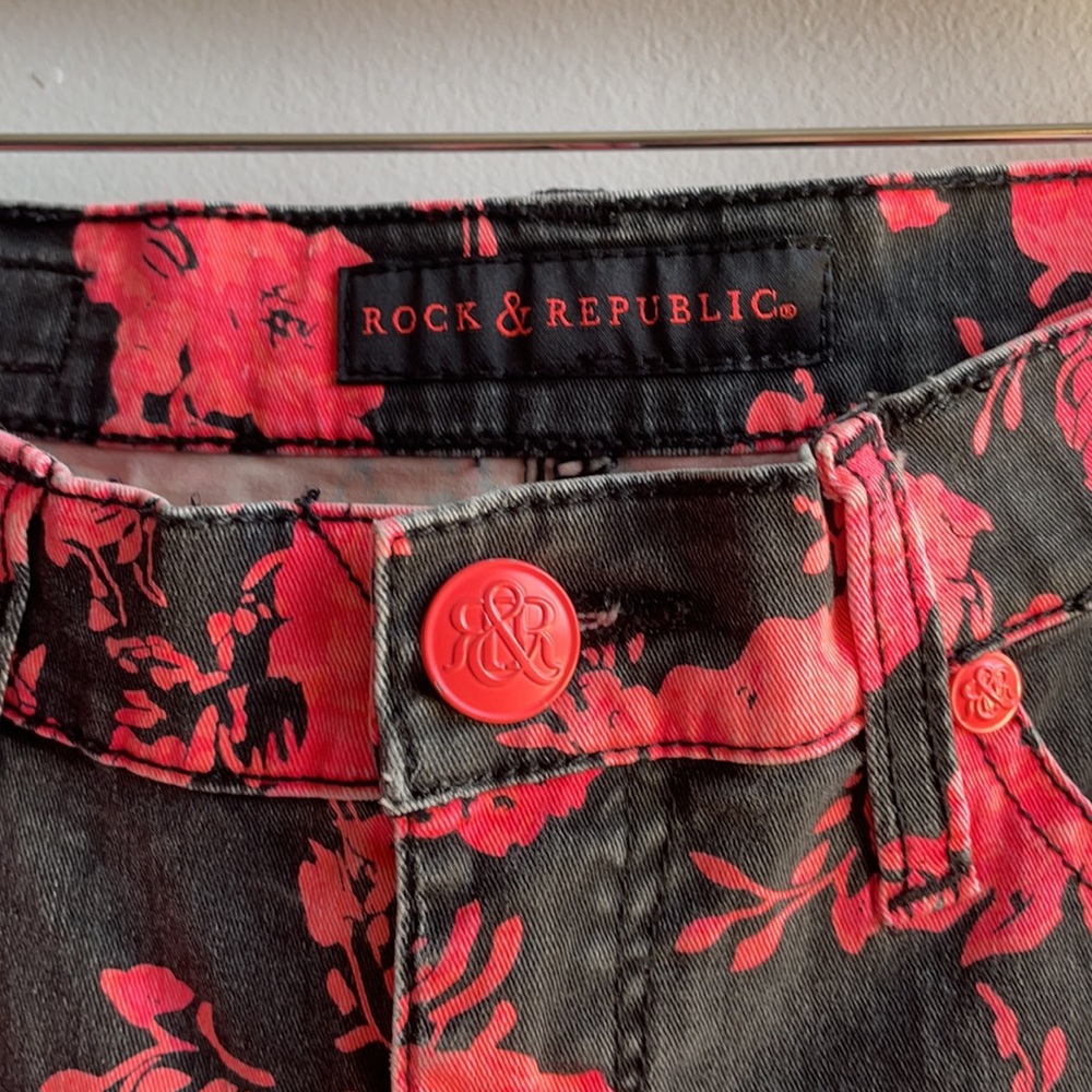Pink Floral Rock & Republic Pants Size 6 .